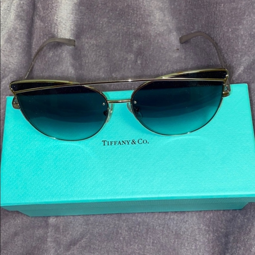 🩵Tiffany Cat Eye Sunglasses❄️ - Picture 2 of 6